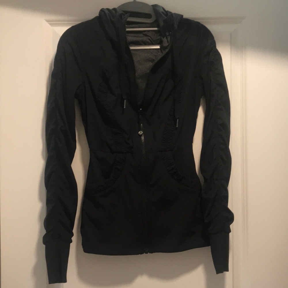 Lululemon size 4 full zip jacket